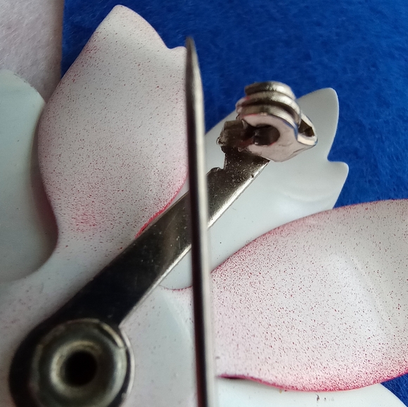 Vintage Painted Enamel Flower Brooch Pin, Red White & Blue - Picture 5 of 5